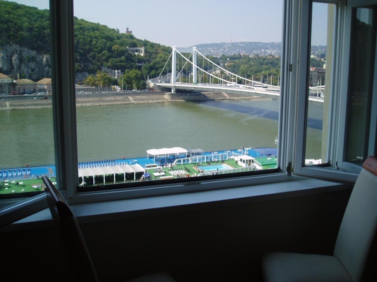 Danube View Apartment Budapest Luaran gambar